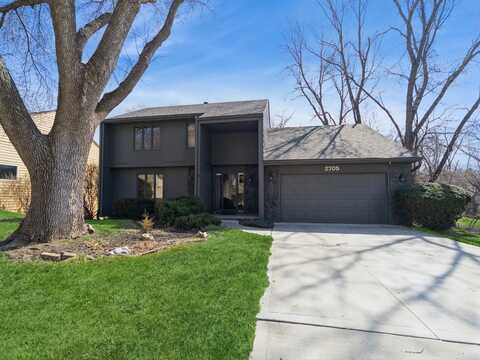 2705 71st Street, Urbandale, IA 50322