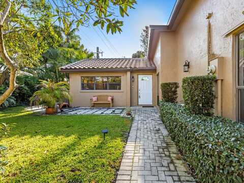 732 Camino Gardens Lane, Boca Raton, FL 33432