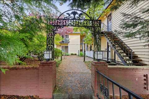 3561 SW TROY ST, Portland, OR 97219