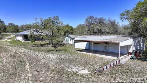 904 Eagle Creek, Floresville, TX 78114
