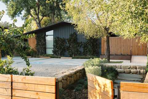 216 E Matilija Street, OJAI, CA 93023