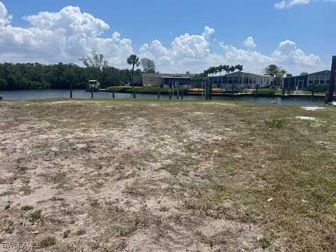 5537 Sir Walter Way, North Fort Myers, FL 33917