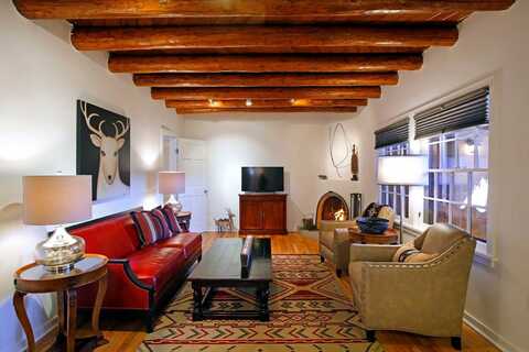 131 Nusbaum, Santa Fe, NM 87501