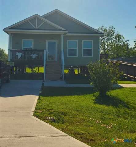 501 S 13th Street, Seadrift, TX 77983