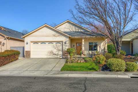 935 Village Circle, Medford, OR 97504