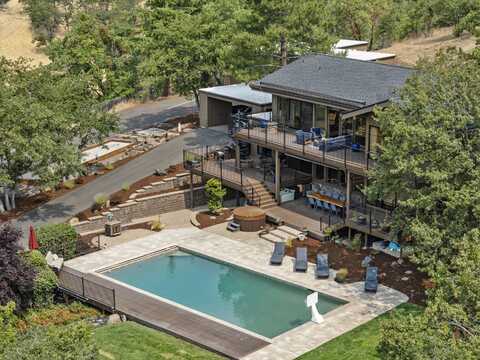 6011 Hillcrest Road, Medford, OR 97504