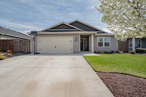 7590 27th Street, White City, OR 97503