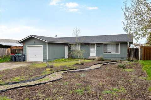 8279 Division Road, White City, OR 97503