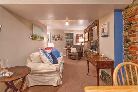 18 Perry Street, Newport, RI 02840