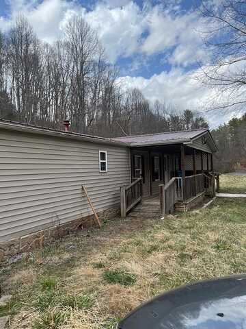 1305 Greasy Creek Rd, Wytheville, VA 24382