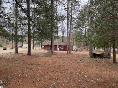 3105 N 3 1/4 Road, Mesick, MI 49668