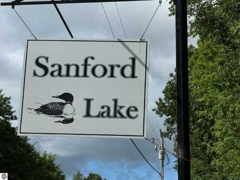 18848 Lakewood Circle Drive, Lake Ann, MI 49650