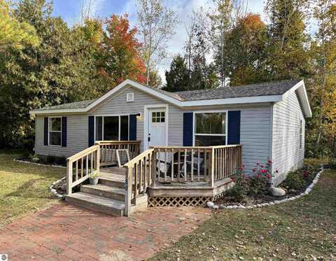 580 N Popp Road, Lake Leelanau, MI 49653