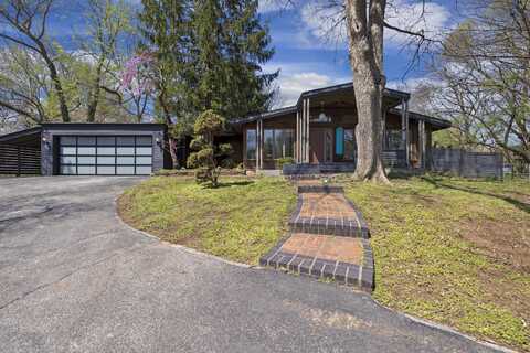 1557 E Carleton Street, Springfield, MO 65804
