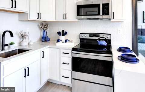 1005 CHARLES STREET N, BALTIMORE, MD 21201