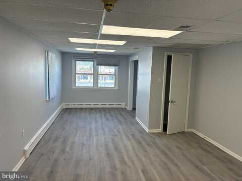 413 W RIDGE PIKE, CONSHOHOCKEN, PA 19428