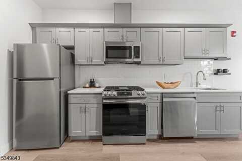 273 E Kinney St, Newark, NJ 07105