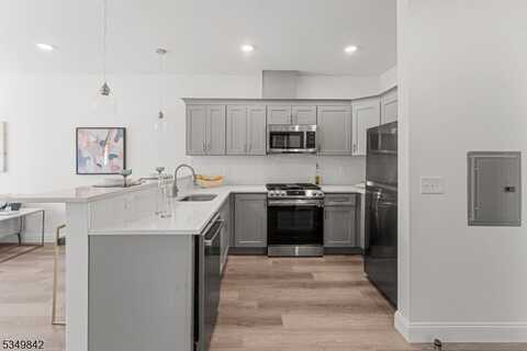 273 E Kinney St, Newark, NJ 07105