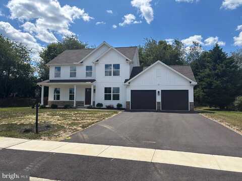 25 ESSEX DRIVE, CARLISLE, PA 17015