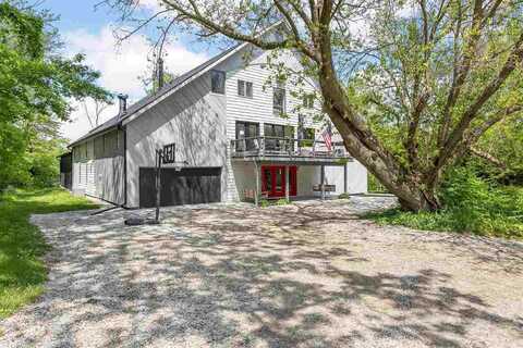 3880 Owl Song Ln, IowaCity, IA 52245