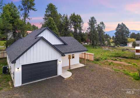 412 Antonette Cir, Cascade, ID 83611