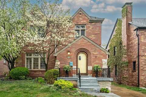 7823 Gannon Avenue, University City, MO 63130