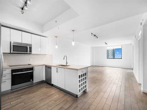 999 SW 1st Ave, Miami, FL 33130