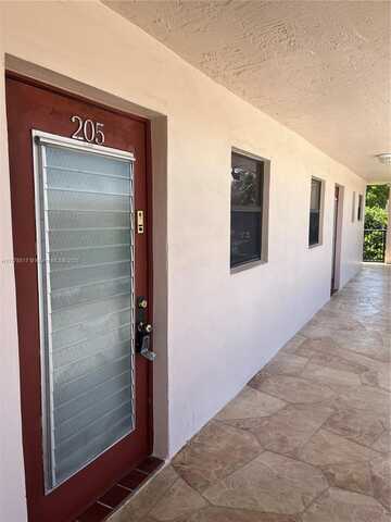 10123 Sunrise Lakes Blvd, Sunrise, FL 33322