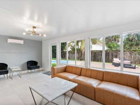 5731 SW 54th Ter, Davie, FL 33314