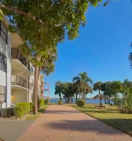 708 Executive Center Dr, West Palm Beach, FL 33401