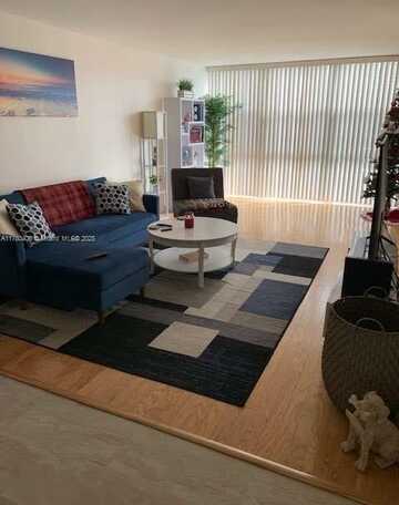800 Parkview Dr, Hallandale Beach, FL 33009