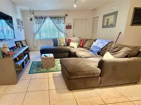 7910 Taft St, Pembroke Pines, FL 33024