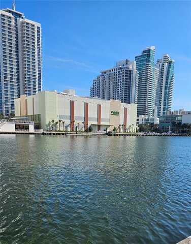800 Parkview Dr, Hallandale Beach, FL 33009