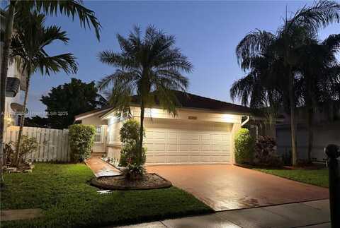 17654 SW 6th St, Pembroke Pines, FL 33029