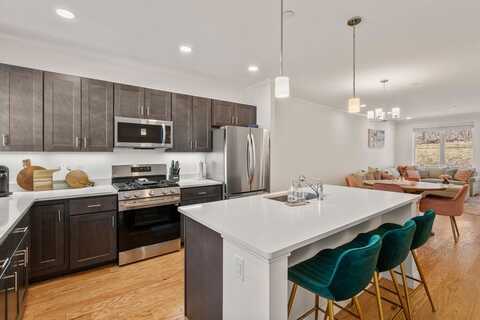 7 E Dexter Ave, Woburn, MA 01801