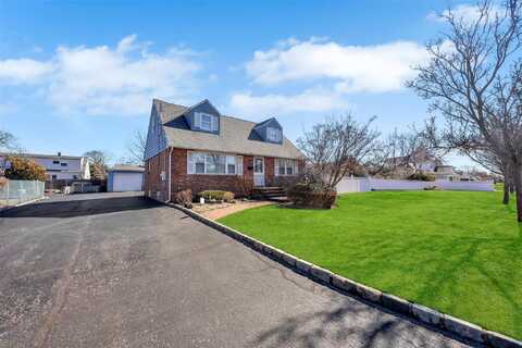 710 South Broadway, Lindenhurst, NY 11757