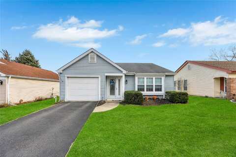385 Larchmont Court, Ridge, NY 11961