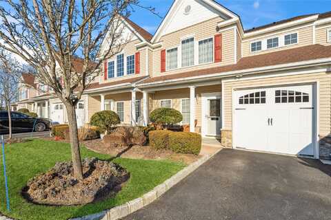10 Meadow Court, Oakdale, NY 11769