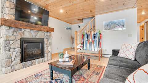 18 Lover's Lane, Bethel, ME 04217