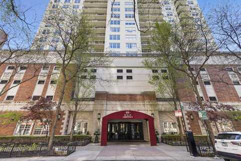 21 W Chestnut Street, Chicago, IL 60610