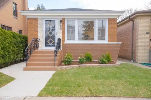 6933 W Berwyn Avenue, Chicago, IL 60656