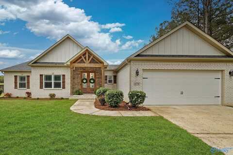 123 Shady Oak Lane, New Market, AL 35671