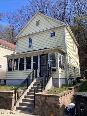 63 Rosalind Court, Akron, OH 44304