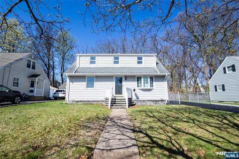 18 Farmingdale Avenue, Bloomfield, NJ 07003