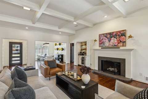18711 Amador Avenue, Dallas, TX 75252