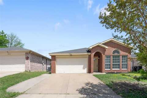 7953 Gardengate Lane, Fort Worth, TX 76137