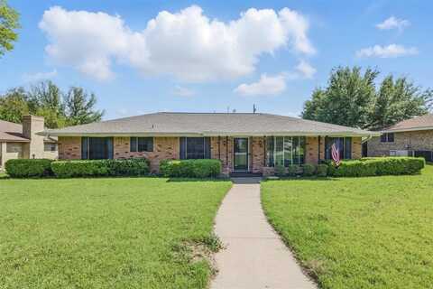 112 Charles Street, DeSoto, TX 75115