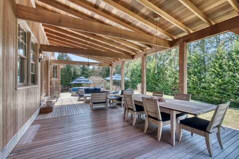 15 MAUNAKEA ST, Sag Harbor, NY 11963