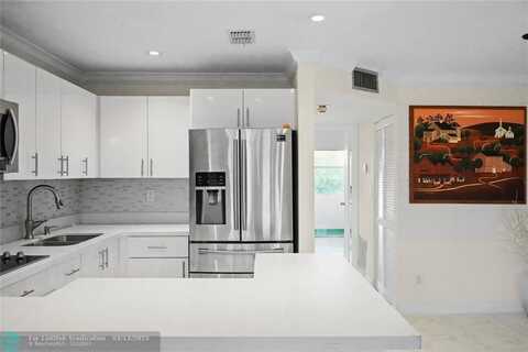 8851 Sunrise Lakes Blvd, Sunrise, FL 33322