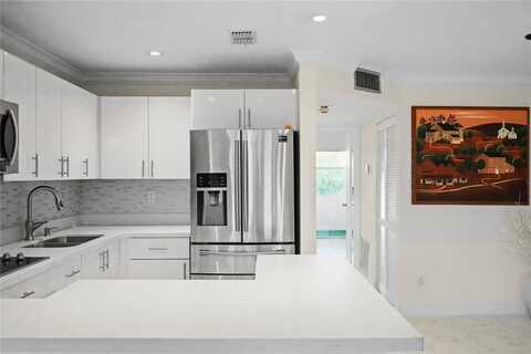 8851 Sunrise Lakes Blvd, Sunrise, FL 33322